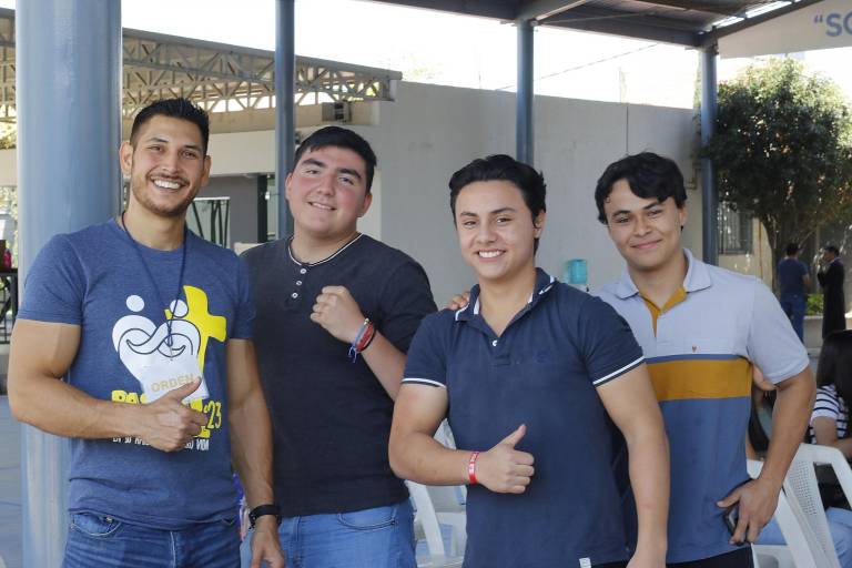 Viven los jóvenes un encuentro con Jesús