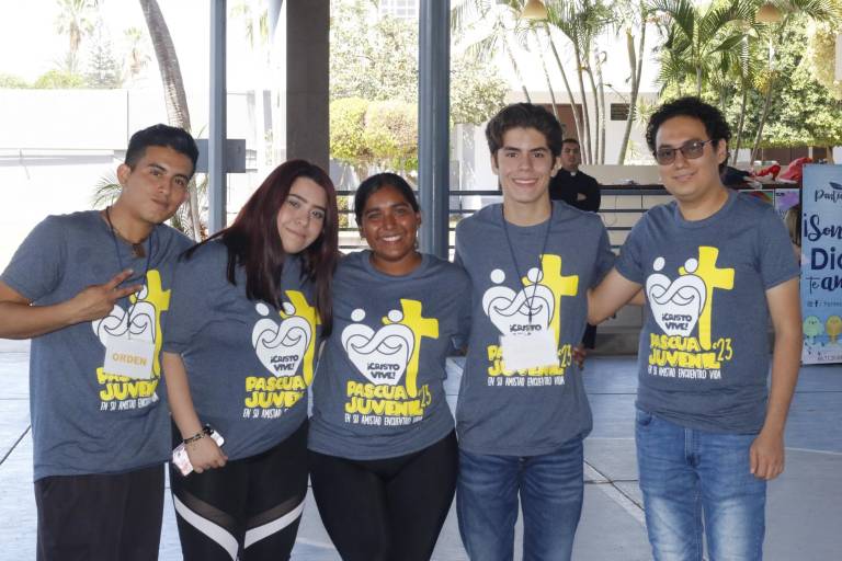 Viven los jóvenes un encuentro con Jesús