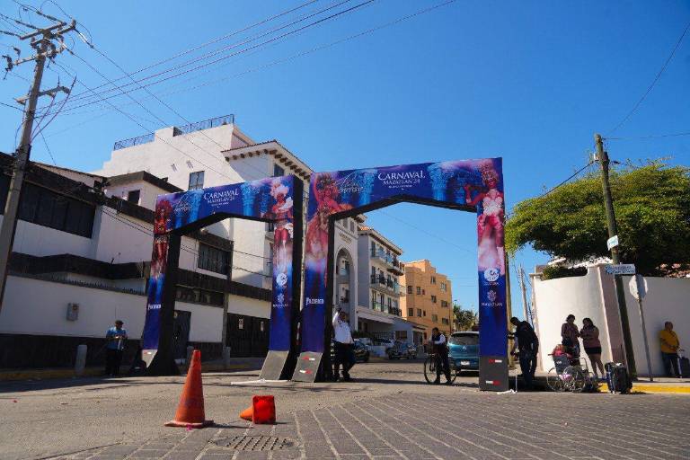 Vecinos de Olas Altas ya pueden solicitar gafetes para transitar en la zona carnavalera