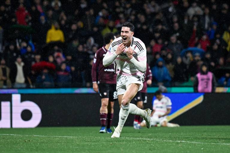 Dusan Vlahovic impulsa al Juventus sobre el Salernitana