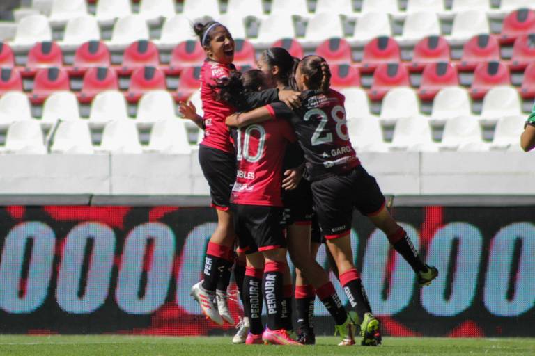 El golazo de Alison González que tiene arriba a Atlas en la semifinal de la Liga MX Femenil (VIDEO)