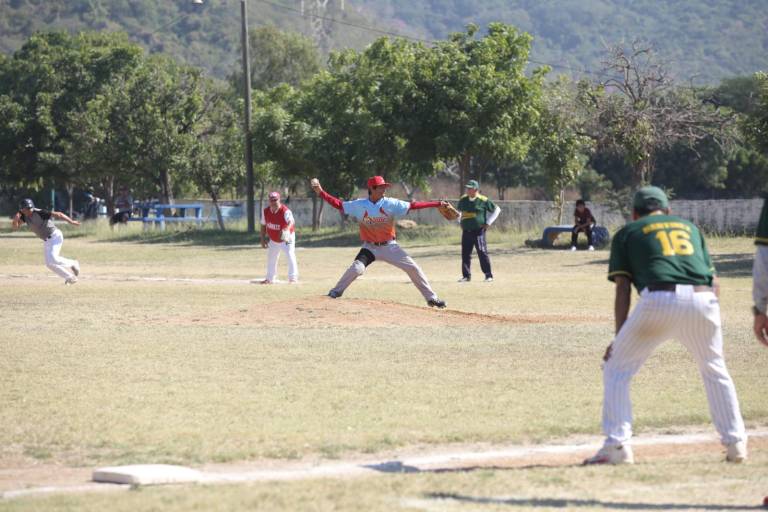 Familia Corlosqui se lleva los máximos honores en Club Chololos
