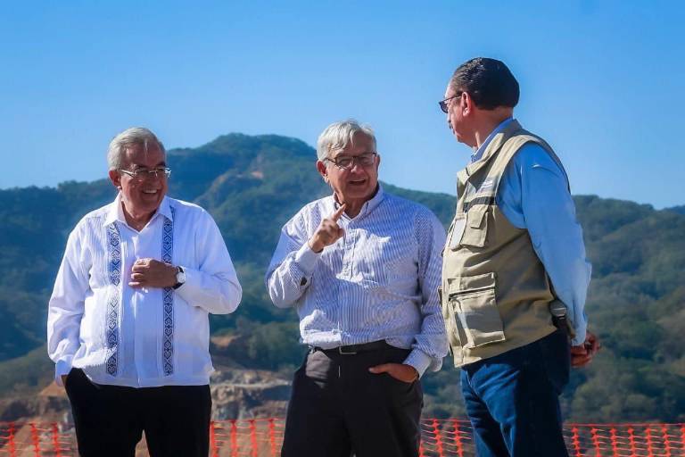 López Obrador supervisa los avances en la Presa Santa María