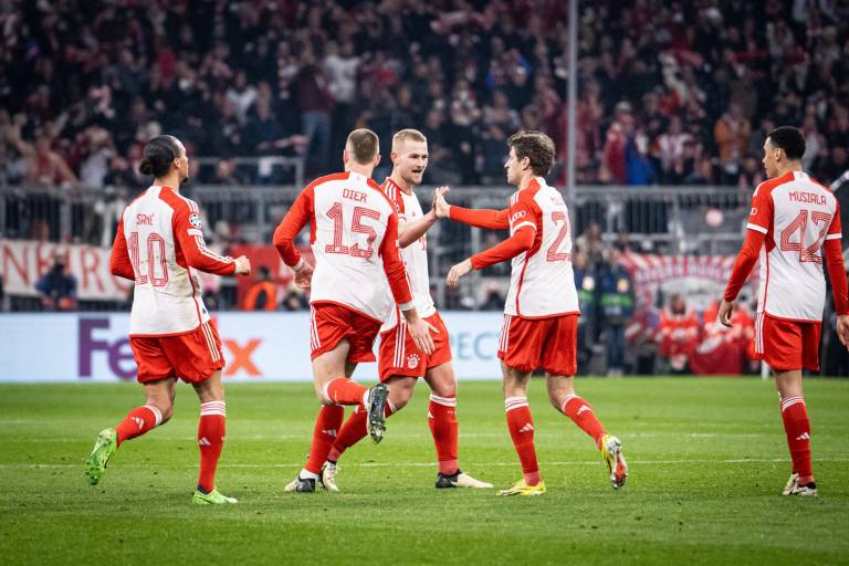 Un doblete de Kane y un gol de Müller dan el pase al Bayern y oxígeno a Tuchel