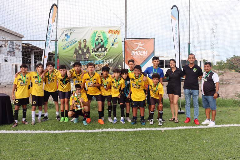 Panteras ruge como campeón en la colonia Burócrata