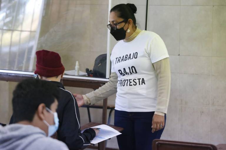 Paro sindical divide a docentes en Mazatlán; unas escuelas abren, en otras se trabaja bajo protesta