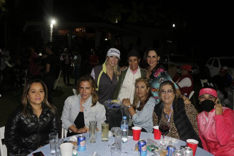 Premian desempeño de golfistas
