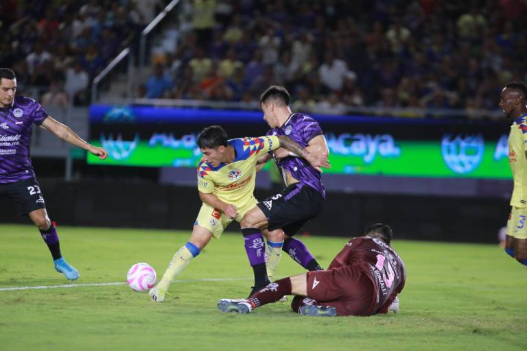 Mazatlán FC no puede mantener la ventaja y cae ante el líder América en el Kraken