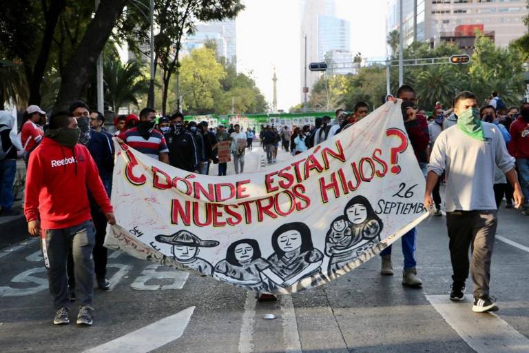 Gritan frente a Palacio su desilusión con el Gobierno de AMLO por obstaculizar investigación
