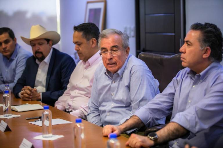Se reúne Rocha con productores para acordar comercialización del maíz y trigo