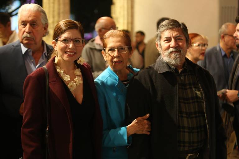 Recibe David Toscana el Premio Mazatlán de Literatura 2023 en el TAP