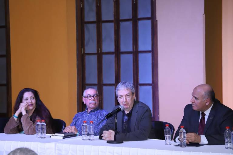 David Toscana comparte con mazatlecos su obra ‘El peso de vivir en la tierra’