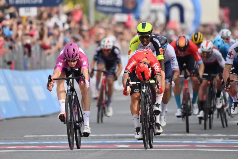 Arnaud Démare repite victoria en el Giro de Italia