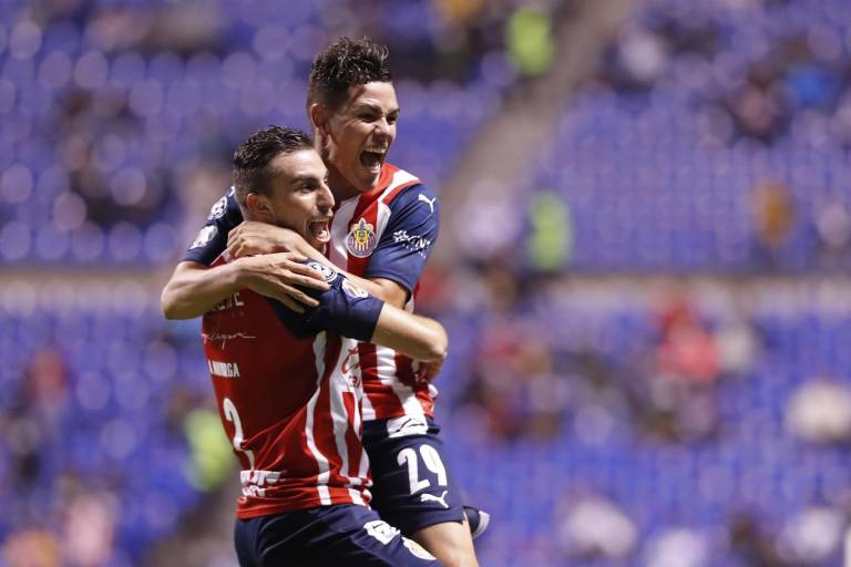 Chivas le pegó de visita al Puebla y ‘rompió’ sequía sin ganar