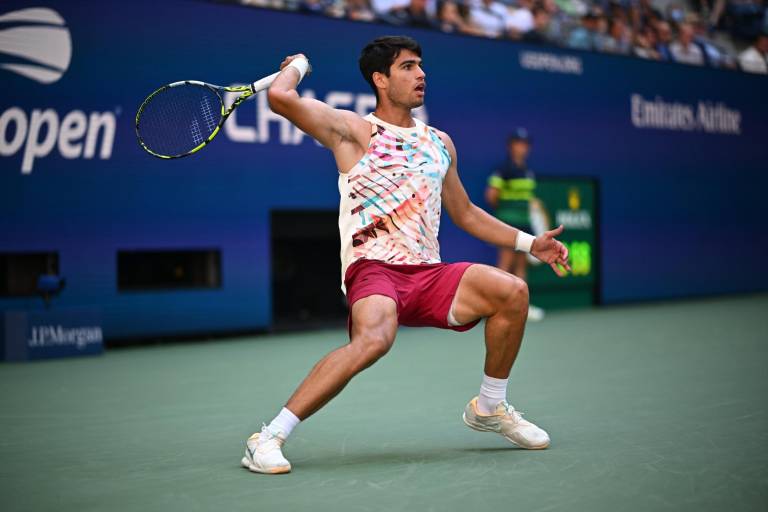 Carlos Alcaraz fulmina a Matteo Arnaldi y vuela a los cuartos de final del US Open