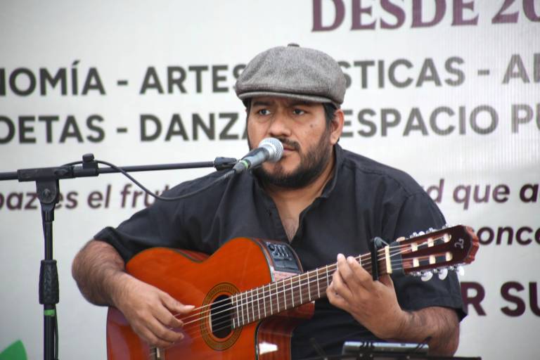 Disfrutan trova, baladas y poesía en el Paseo de las Artes