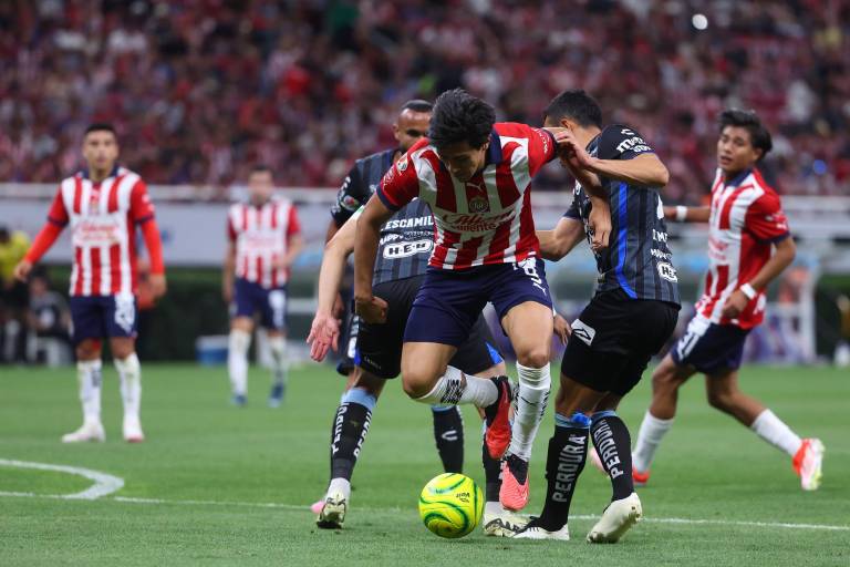 Chivas amarró boleto a la Fase Final y sueña con la Liguilla directa; le pegó al Querétaro