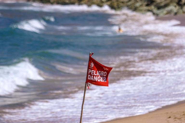 Alertan sobre la presencia de mar de fondo en las playas y bancos de niebla