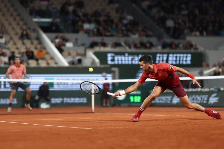 Djokovic remonta a Musetti e iguala récord de Federer en Grand Slams