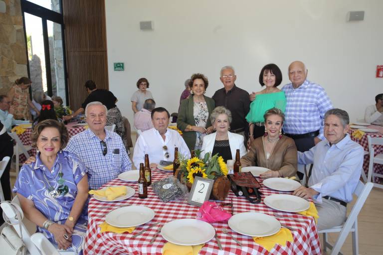 Ayudan con parrillada al Centro de Readaptación Social