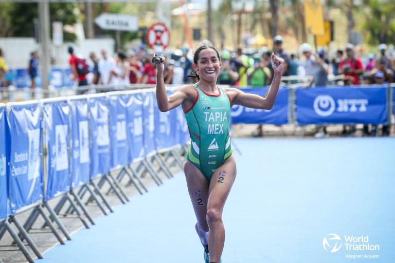 Rosa María Tapia se cuelga el bronce en Copa del Mundo de Triatlón