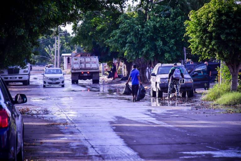 Le llueven al Alcalde de Mazatlán reclamos de atención también en Santa Fe