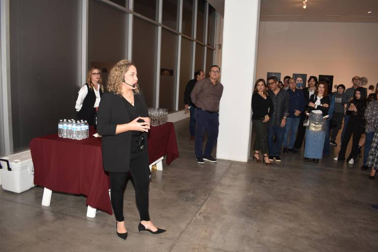 Disfrutan sinaloenses de una noche de galería en la exposición ‘Alma y Horizontes’