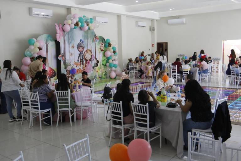 Con rifas, música y regalos Ganac celebra a los niños en su día