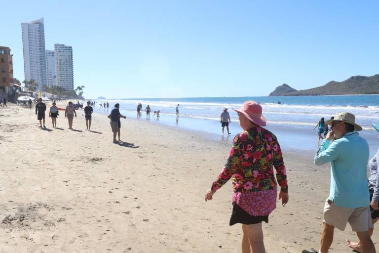 Permanecen todas las playas de Mazatlán abiertas durante el primer puente del 2024