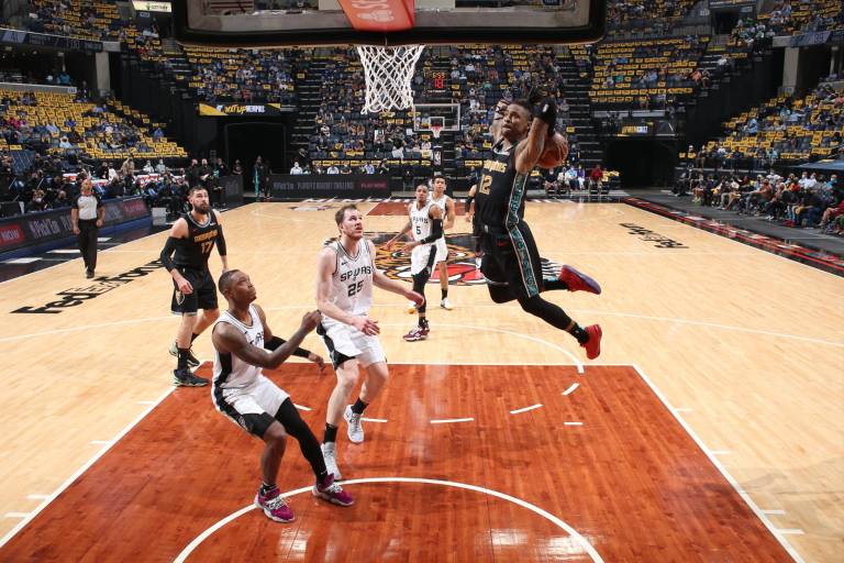 Memphis Grizzlies sigue en pie: le gana a San Antonio Spurs en un partido apretado