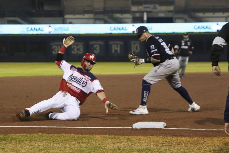 Águilas y Sultanes dividen en la doble cartelera, en la frontera