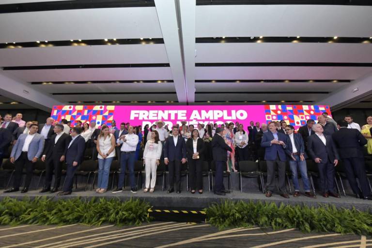 AMLO descarta que vaya a haber sanción a Morena y Va por México por precampañas