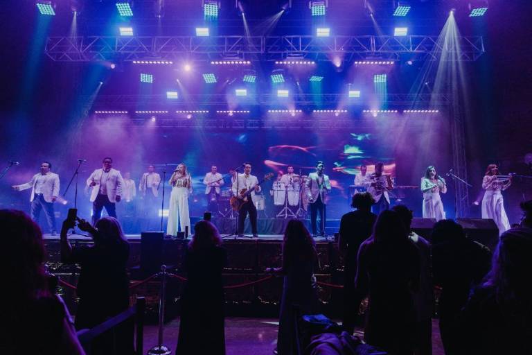 Los Ángeles Azules le cantan a México
