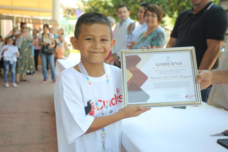 Christian Uriel, de La Noria, se convierte en el primer Embajador Infantil de Sinaloa