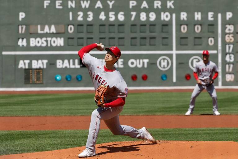 Shohei Ohtani brilla como días de Babe Ruth en Fenway Park