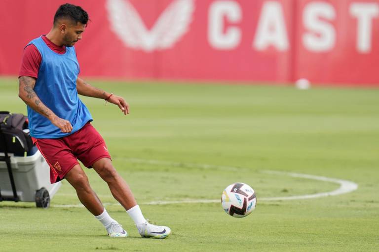 Tecatito Corona se fractura y queda fuera del Mundial de Qatar
