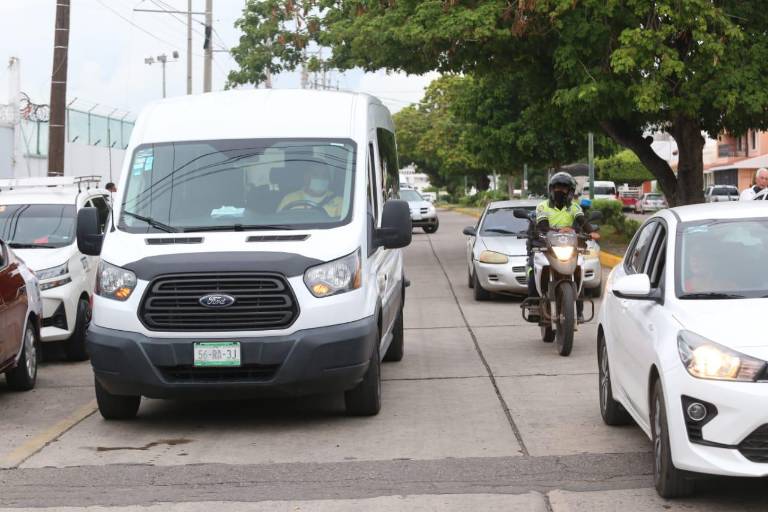 Guías de turistas exigen poner fin al libertinaje en servicios de transporte en Mazatlán