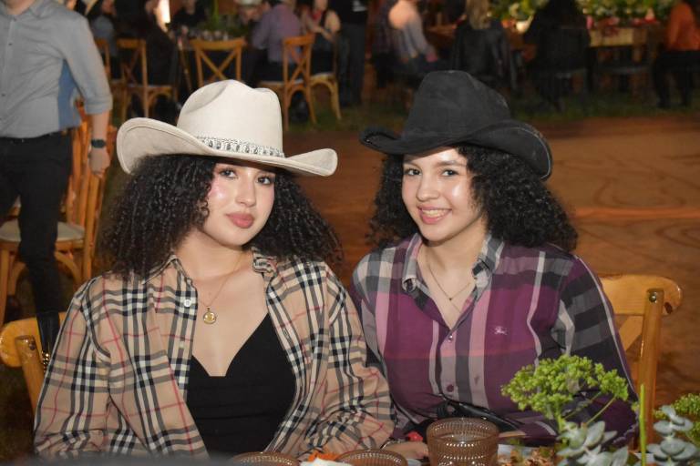 Celebra Aneudi Rendón su cumpleaños con una fiesta texana