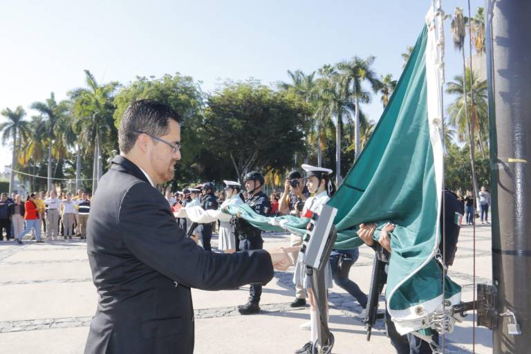 Autoridades estatales conmemoran Día del Trabajo en Palacio de Gobierno en Culiacán