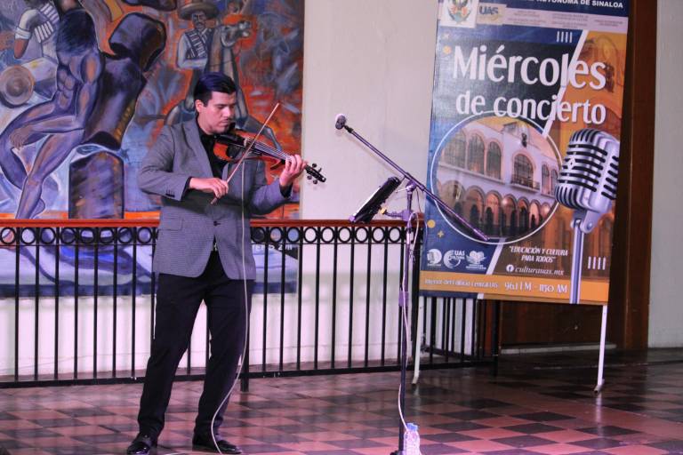 Suenan las cuerdas del mundo en el Edificio Central