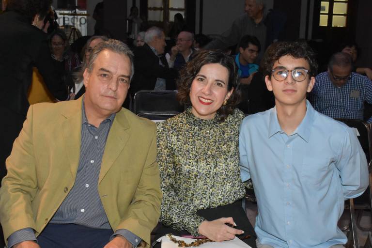 Comparte Martha Ceceña sus vivencias, historias y añoranzas