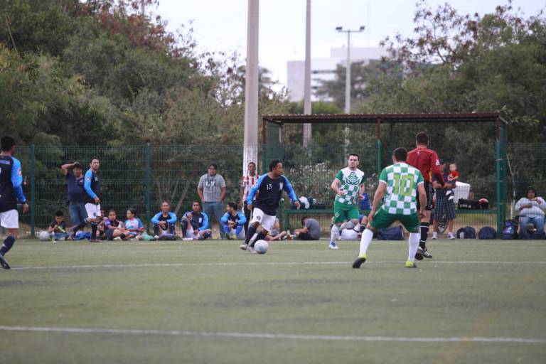 Rugen Leones en Liga de Futbol Superveteranos