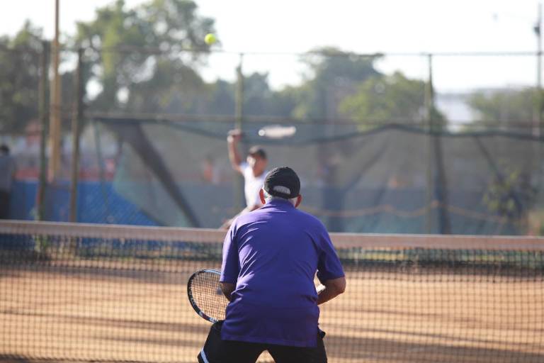 Padres tenistas festejarán su día jugando en el Club Muralla