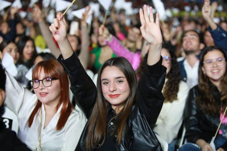 Celebran Jesse &amp; Joy a la Reina Infantil del Carnaval de Mazatlán