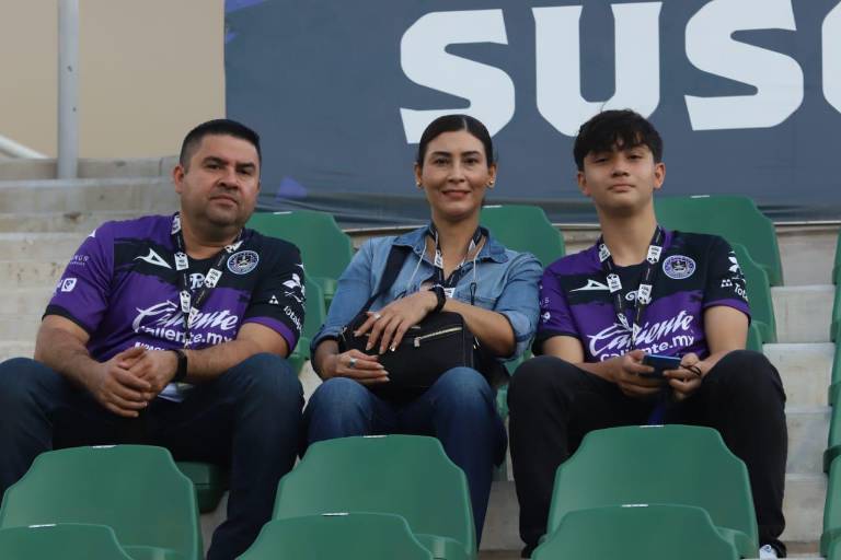 Disfrutan mazatlecos del futbol profesional en el Kraken