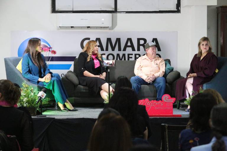 Comparten empresarias locales panel de Éxitos y Adversidades
