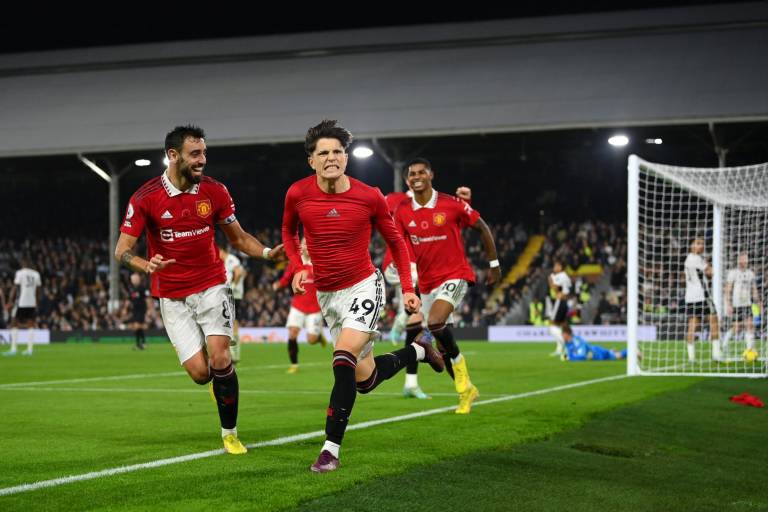 Manchester United logra agónico triunfo en su visita al Fulham