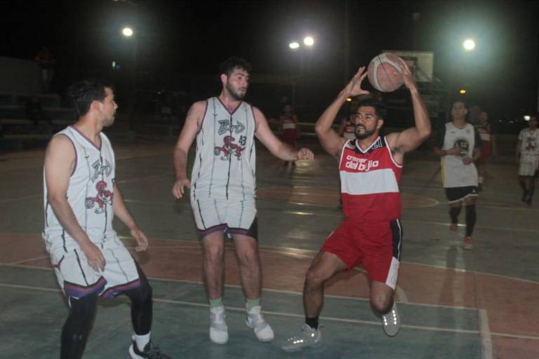 Cremería del Bajío avanza a las semifinales de Liga Burócrata de Baloncesto, en Mazatlán