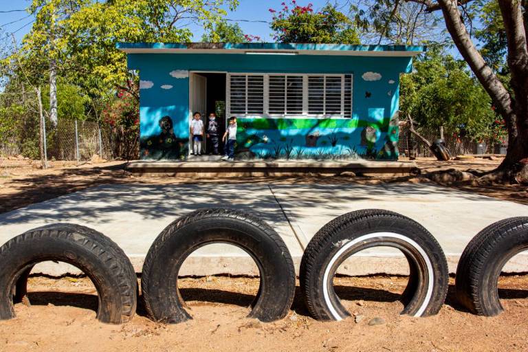 Nayeli atendía a los alumnos en su casa, en la Bebelama de San Lorenzo, para evitar el rezago y abandono escolar