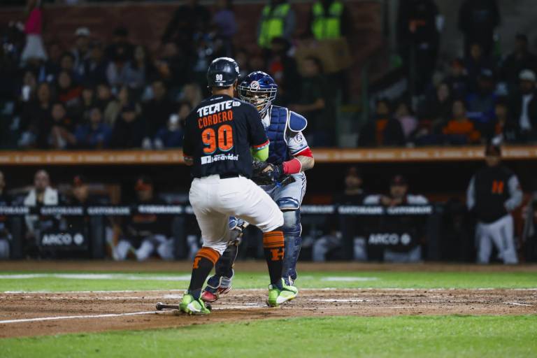 Naranjeros caza a los Águilas en el primero de la serie